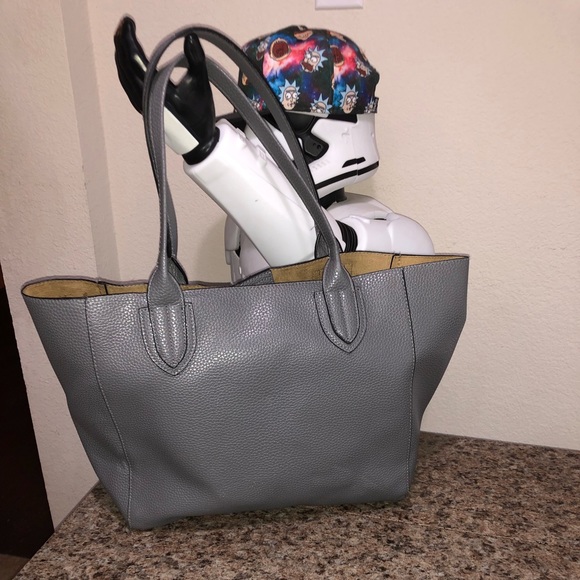 Large Gray Vegan Leather Shoulder Bag - Picture 4 of 4